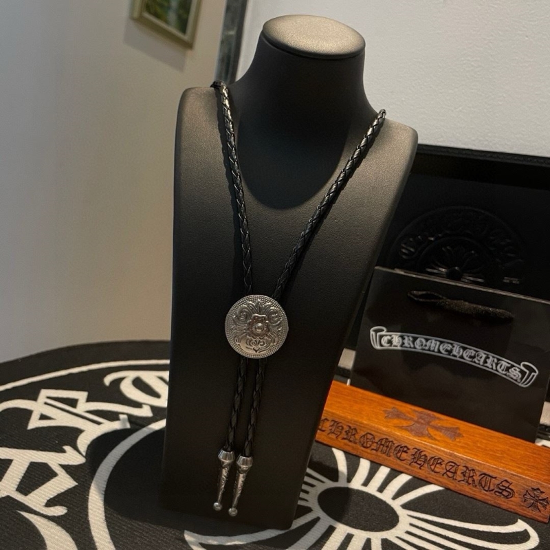 Ch*0me He**ts necklaces